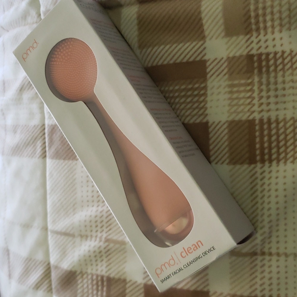 [NEW] PMD Clean Smart Facial Cleansing Device in 'Warmth'